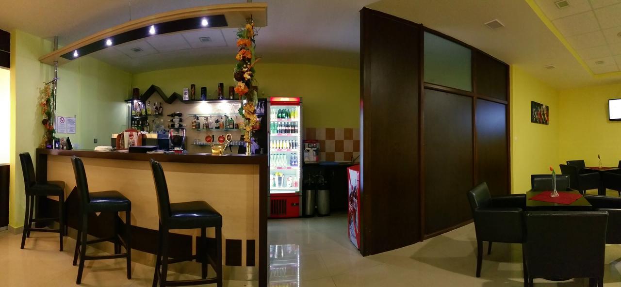 Hotel Preveza Spišská Nová Ves Dış mekan fotoğraf